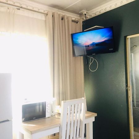 Mavi Guest House อีสต์ลอนดอน ภายนอก รูปภาพ